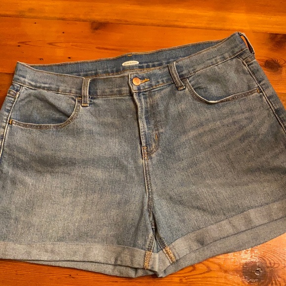 Old Navy Pants - Old NAVY women’s 14 shorts